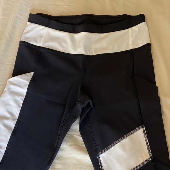 Black and White Athletic Reflector Leggings - Picture 3 of 6